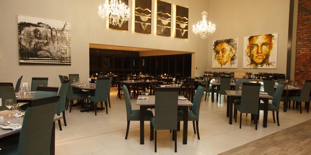 Vulintaba Country Hotel restaurant showcases art exhibits by South African artists.