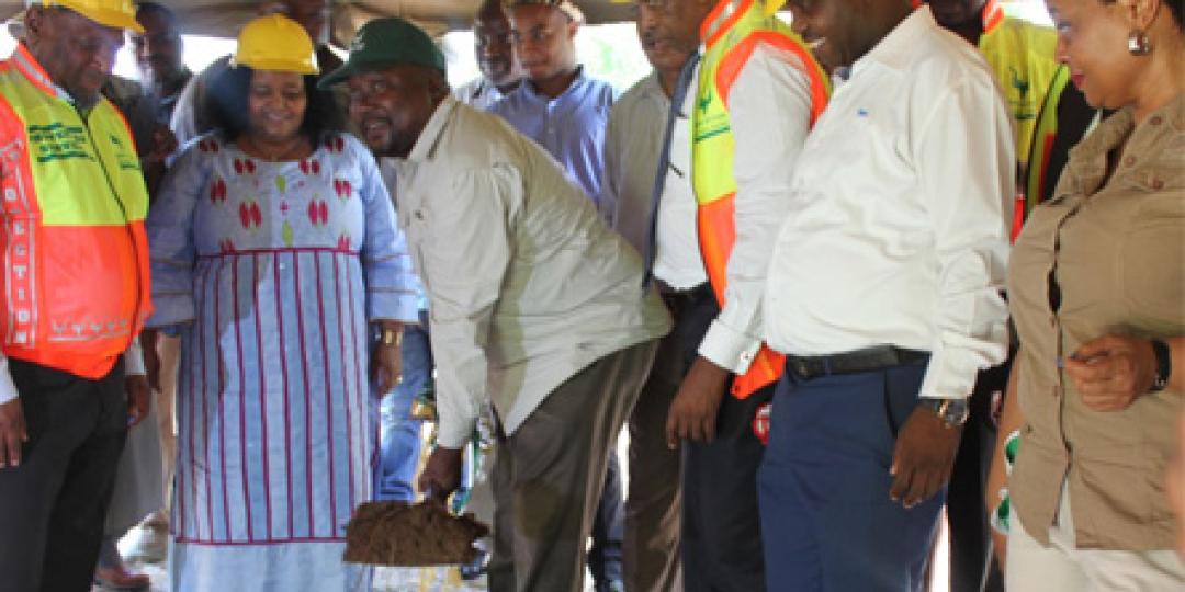 Dr Edna Molewa, Minister of Environmental Affairs, together with Fundisile Mketeni launch the building of the Skukuza Safari Lodge. The project will create between 250 and 300 jobs from conceptualisation, construction and operational stages. 