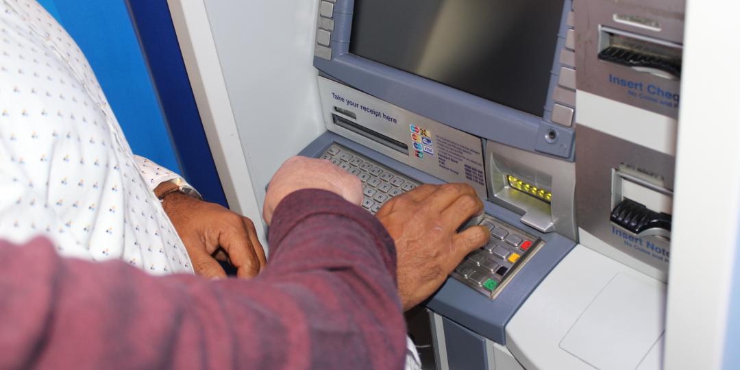 ATM scammers are targeting tourists in Cape Town, using sophisticated new techniques.