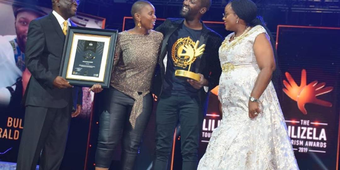 Bulelani Futshane accepting the Lilizela Award for Best Culture Guide of 2019