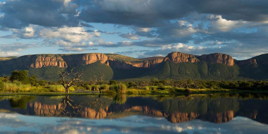 Fish Eagle Dam and the mountains